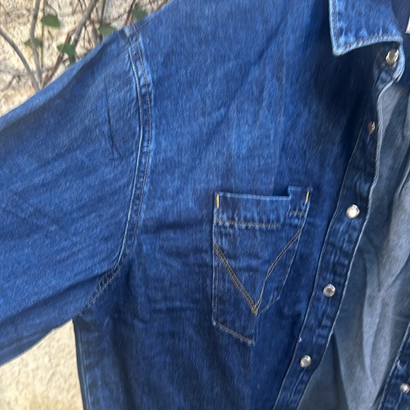 Wrangler Girlfriend  Shirt Dark Wash - Picture 6 of 12